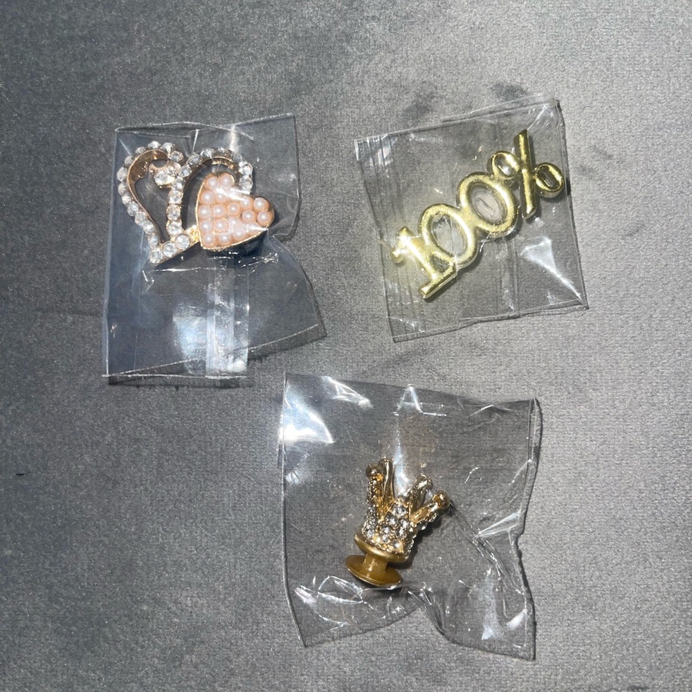 Gold Croc Charm Bundle ! (5pcs)